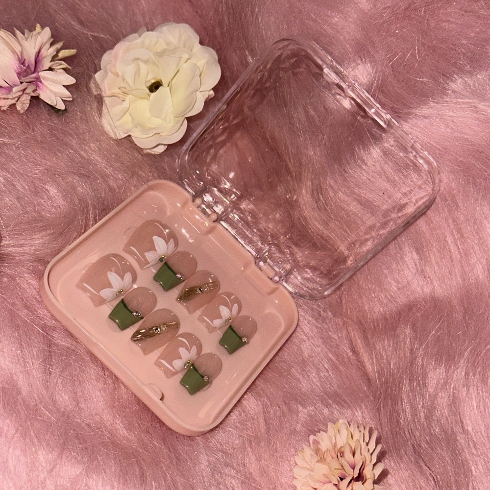 "Floral Press On Nails"